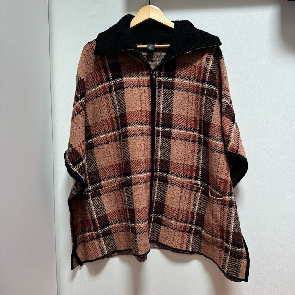 Tahari Full Zip Up‎ Cape Brown and Black Plaid Size L/XL